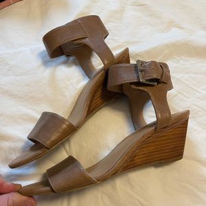 Nine West size 6.5 sandal mini wedges tan used good condition.